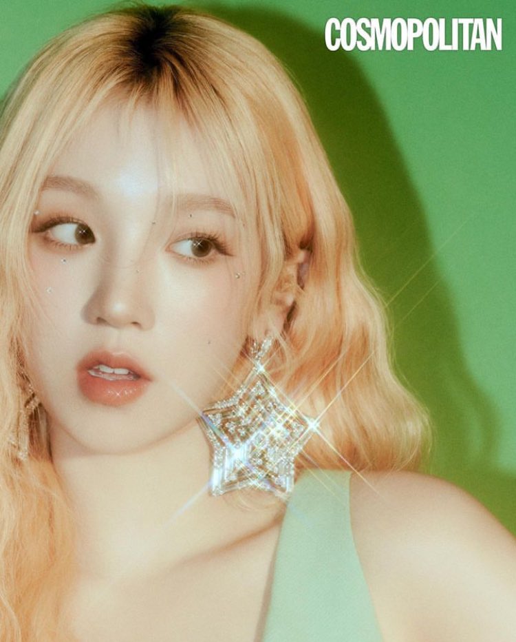 yontararich's tweet image. yuqi looks so good in green