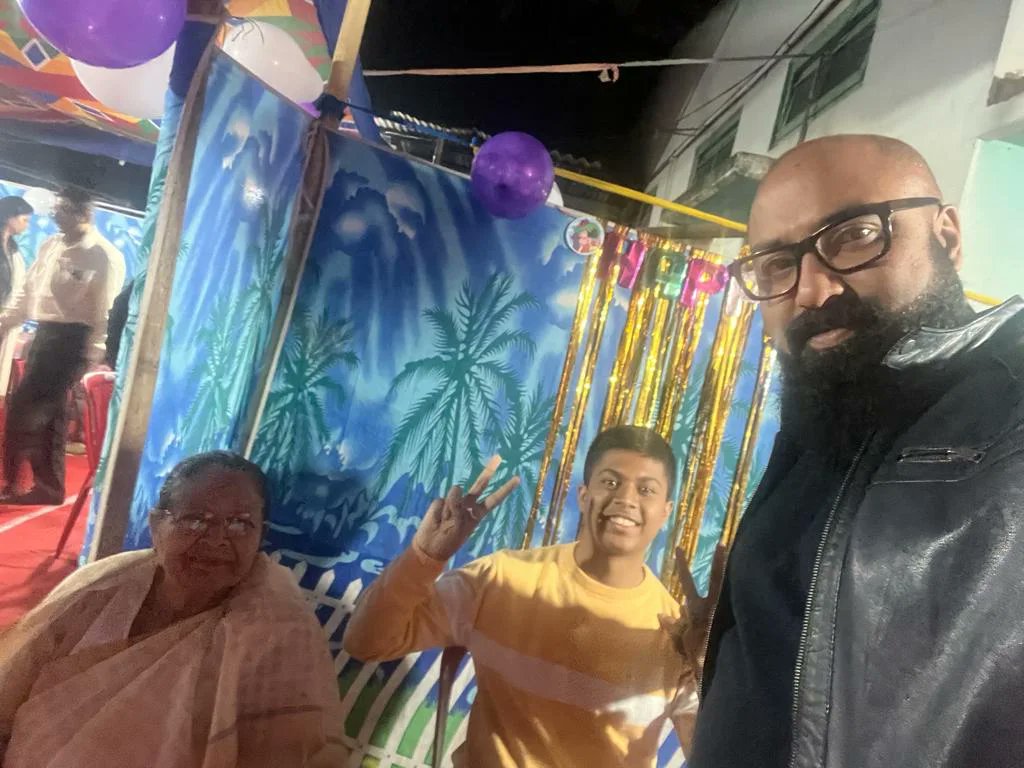 mriganka_dr's tweet photo. Birthday celebration are 'bahanas' for family get-together, some of whom haven't met since last 2-3 yrs.. Happy birthday @jonak,.. with #4gen of #talukdars https://t.co/flqmFD3JmK