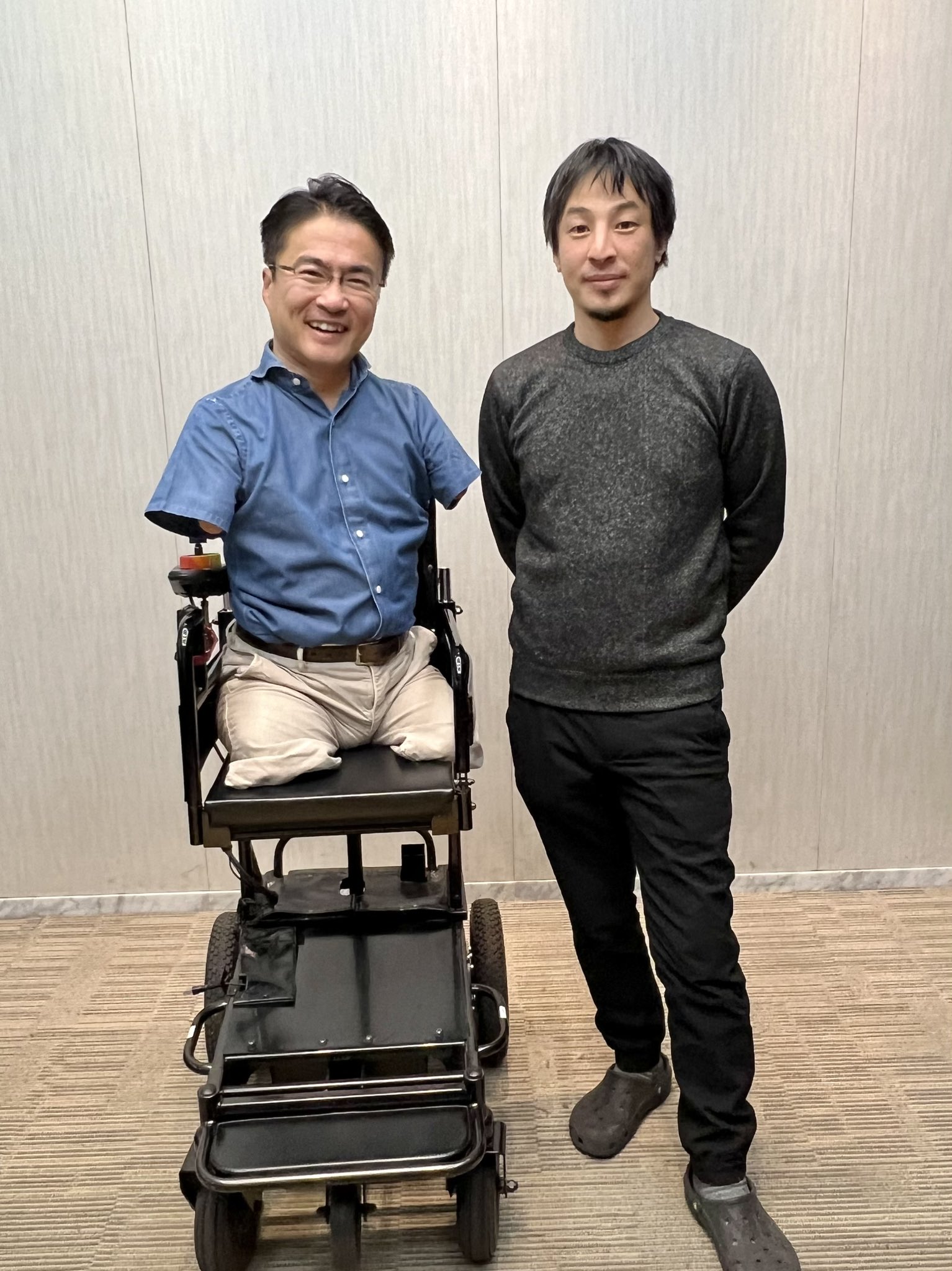 ▼乙武洋匡（左）爆出婚外情之後，感情生活就備受關注。（圖／翻攝自@h_ototake推特）