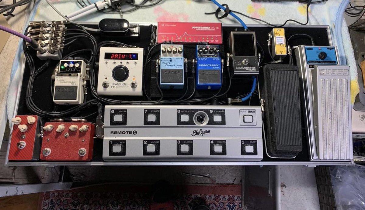 GypsyZenn's tweet photo. もうすぐだっ!!

#guitar
#bluguitar
#amp1
#remote1
#looperkit
#ThomasBlug
#boss
#roland
#peterson
#eventide
#HotRodMod
#pedalboard
#エフェクトボード https://t.co/m8SYvg2Prk