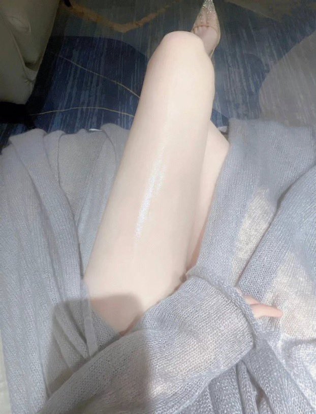 xiaobeijingjing's tweet photo. 刚睡醒就让我把屁股撅好准备挨操，短短半小时就高潮了五、六次🥺
休息的时候小穴还在收缩，噗滋噗滋地往外流水… https://t.co/N8oPKJhdzy
