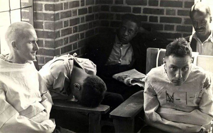 يعتبر هذا الرجل من أسوء أنواع البشر على وجه الأرض، إن لم يكن أسوأهم جميعاً..!!
ويعتبر المرجع الرئيسي...