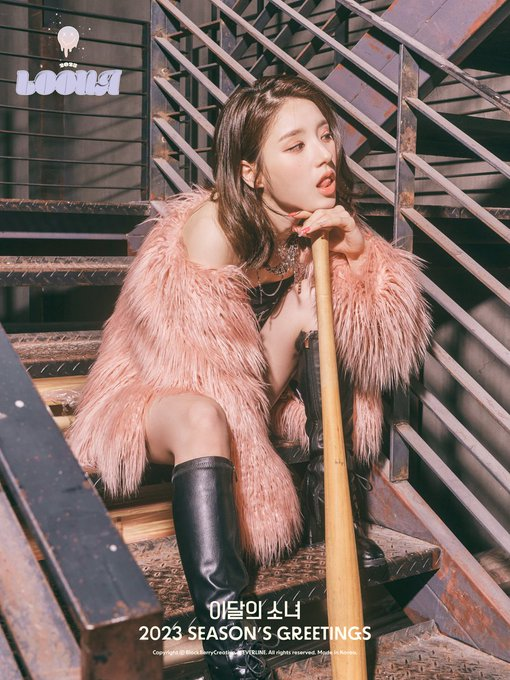 TokkiNeukdae's tweet photo. they changed the SG's color but the photoshoot was clearly chuu's color https://t.co/4esm9zsdBx