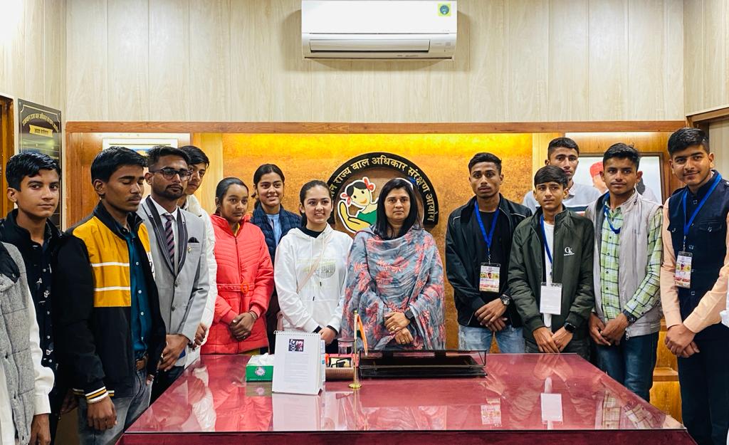 rscpcr's tweet image. डिजिटल बाल मेला संस्था की ओर से ‘ मैं भी बाल सरपंच ‘ अभियान के तहत आयोग कार्यालय पहुँचे बच्चे..
आयोग अध्यक्ष श्रीमती संगीता बेनीवाल से बच्चों ने  ‘किया संवाद’..
 आयोग अध्यक्ष ने किया बच्चों को प्रोत्साहित..
@RajCMO
@SangeetaBeniwa3 
@shiv_naga 
@AkhilNSJaipur