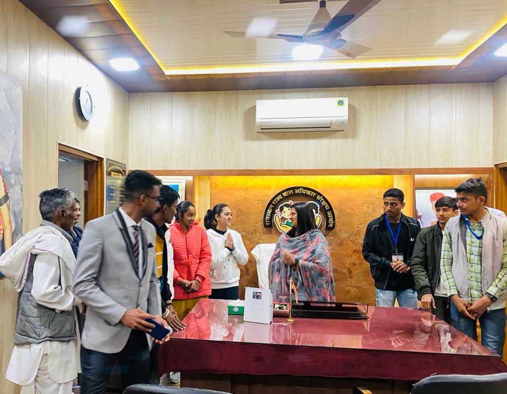 rscpcr's tweet image. डिजिटल बाल मेला संस्था की ओर से ‘ मैं भी बाल सरपंच ‘ अभियान के तहत आयोग कार्यालय पहुँचे बच्चे..
आयोग अध्यक्ष श्रीमती संगीता बेनीवाल से बच्चों ने  ‘किया संवाद’..
 आयोग अध्यक्ष ने किया बच्चों को प्रोत्साहित..
@RajCMO
@SangeetaBeniwa3 
@shiv_naga 
@AkhilNSJaipur