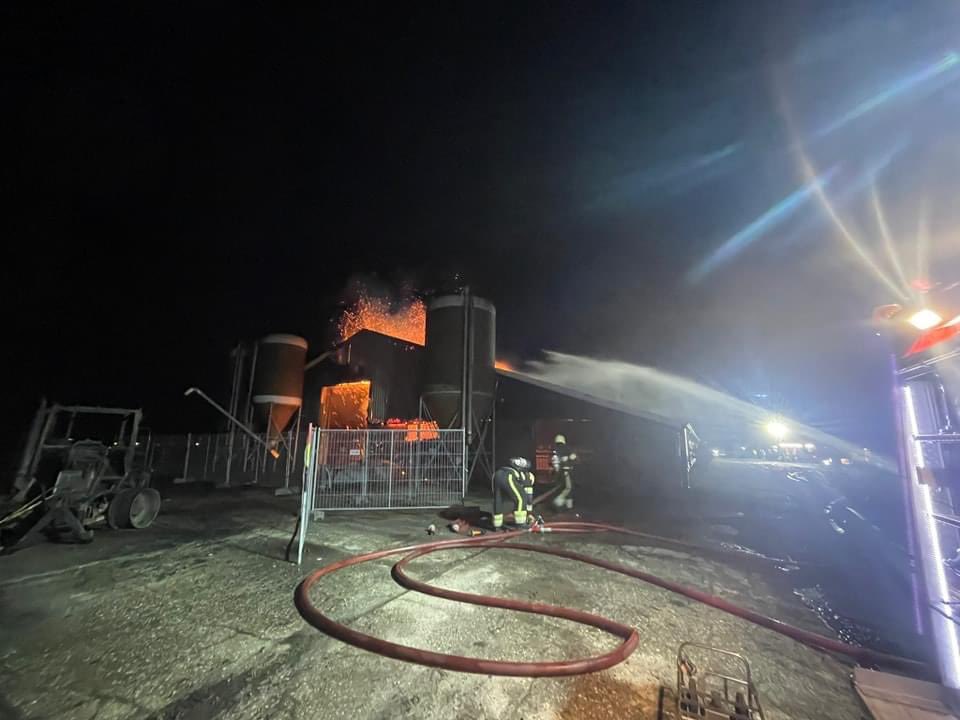 Vannacht wederom middel brand follega. Was achterin weer opgelaaid samen met brw Lemmer geblust