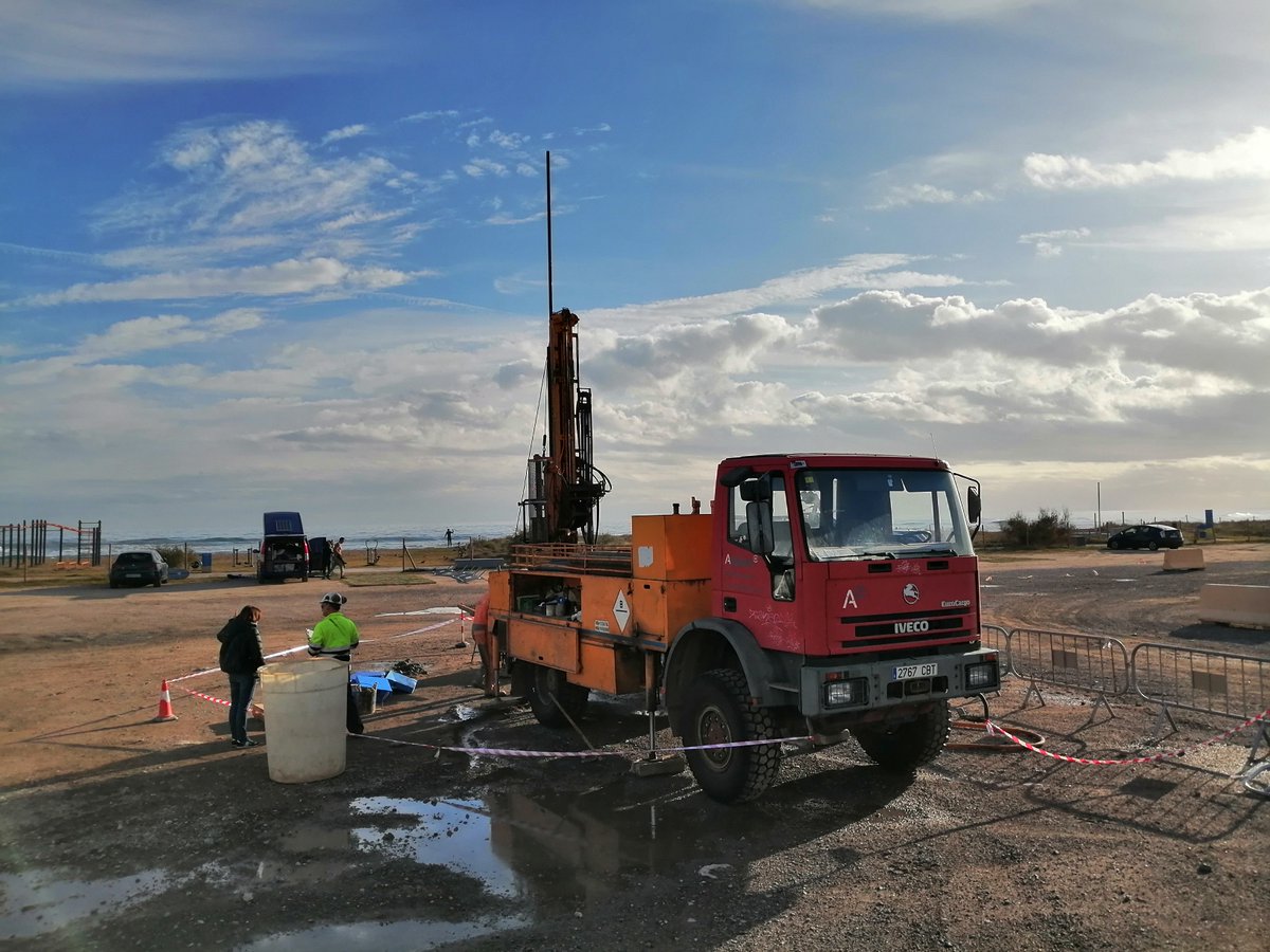 ICGCat's tweet photo. Les prospeccions geològiques a les planes litorals de l’Ebre, Llobregat,Francolí, Tordera, Ter, Muga-Fluvià (tardor 2022) permeten millorar el coneixement d'aquestes zones tan sensibles al canvi climàtic (Projecte Servei d’Informació de la Dinàmica Litoral)
@accioclimatica #SIDL https://t.co/i1nLtL1Mza