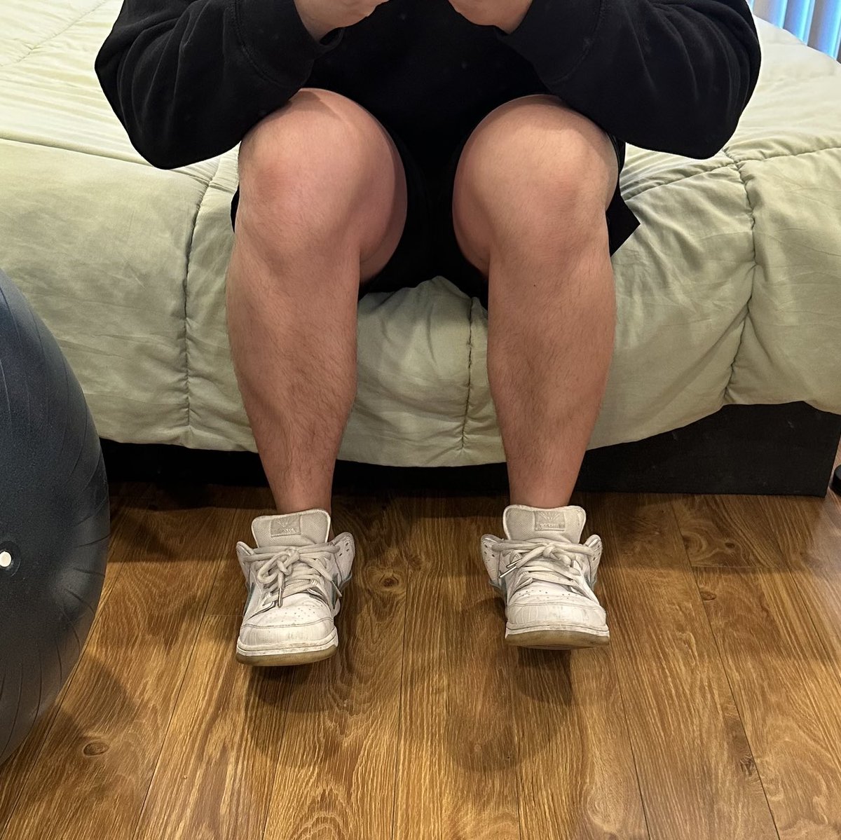 MOCAkyle's tweet image. Almost 9 months deep. Now to cut down from 217 to 180 by the 1 year mark.