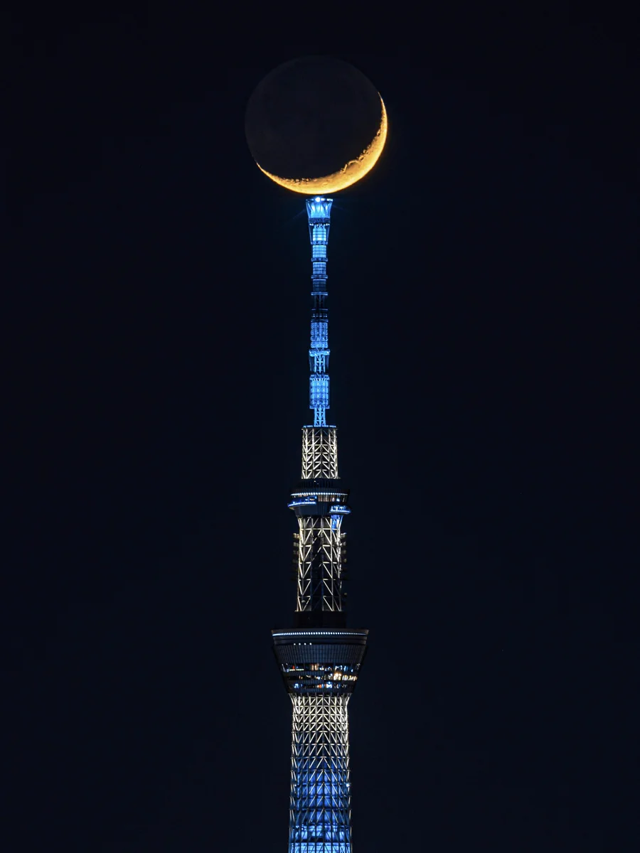 月に代わってお仕置きよ！月とスカイツリーのコラボレーション！