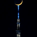 月に代わってお仕置きよ!月とスカイツリーのコラボレーション!