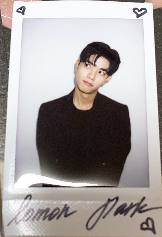 parksolomon_kr's tweet photo. another lomon polaroid from revenge of others event 🥺❤️

#LOMON #로몬 https://t.co/Pq0cdGyQHa