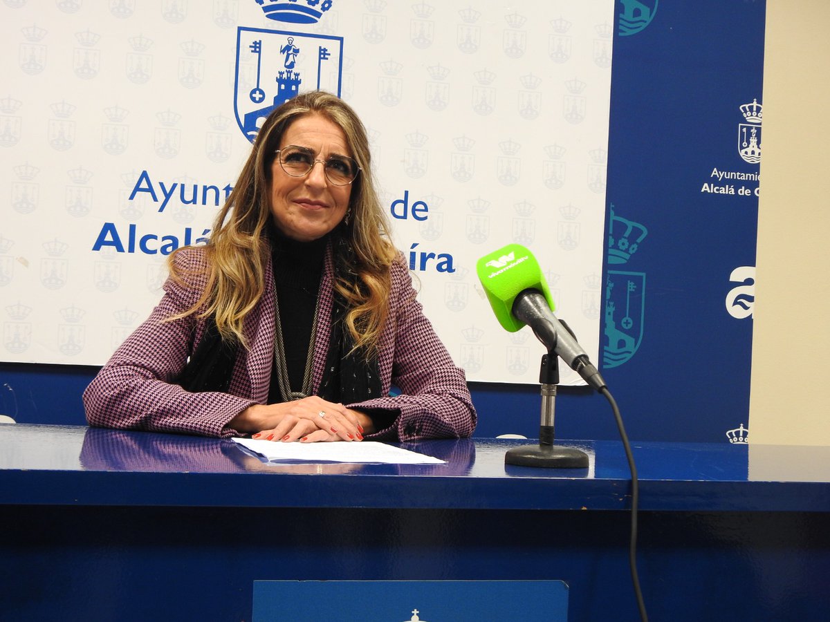 La <a href="/PoliciaLocalAG/">Policia Local Alcalá de Guadaíra Tlf: 092</a>  @aytoguadiara impulsa la figura del ‘Agente Tutor’ para la mediación entre menores: los ayuda, asesora y sirve de herramienta de mediación y prevención #alcaládeguadaíra Explica delegada Gobernación <a href="/MJMorilla1/">María José Morilla</a> 👇

alcaladeguadaira.es/noticias/7232/…