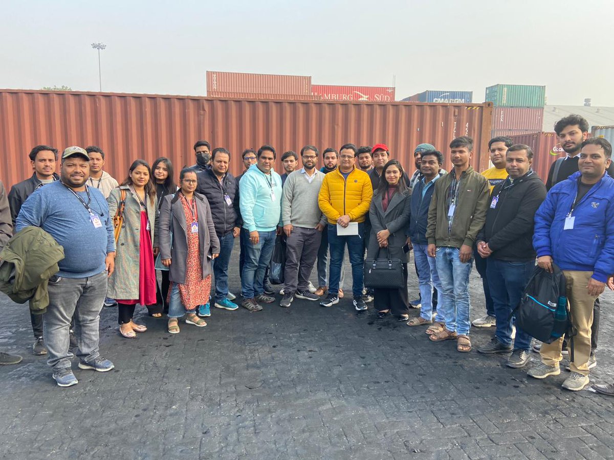 ICD TKD engaged students of International Institute of Import and Export Management for educational visit on 23.12.2022, which included exposure to the import and export clearance processes and interaction with officers of Customs.