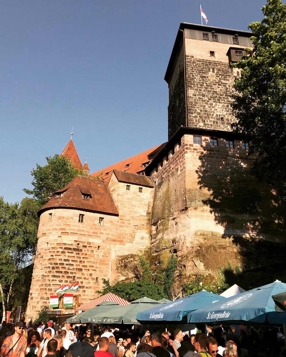 _KaanSen_'s tweet photo. 2022 benim için farklı duyguların yaşandığı bir yıl oldu. Yeni bir ülke, yeni bir iş, yeni bir çevre, her şeyin “yeni”olduğu bir hayat. Yeni kelimesi içinde hem zorlukları hem de umudu barındırıyor bence. 2023’te içimizi umut dolduran yenilerimiz olması dileğiyle… https://t.co/xsmIDUyhyZ