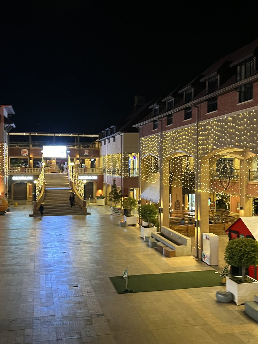 jmmuriithi's tweet photo. Love the Christmas lights deco at the hub. Beautifully done #hubkaren https://t.co/xWTXU6wdke