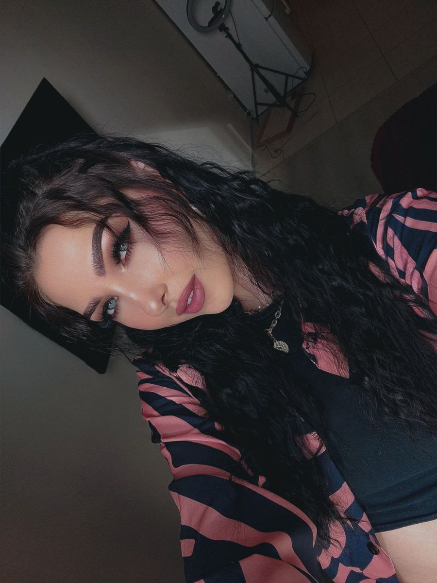 NoviaDora8's tweet photo. Squeeze my big tits to give me pleasure🥰❤️👅

#onlyfansgirl #onlyfansbabe #findom #finsub #onlyfans #nsfw #nsfwtwt #sellingcontent #buyingcontent #egirl #findomme https://t.co/igX1OEXAyI