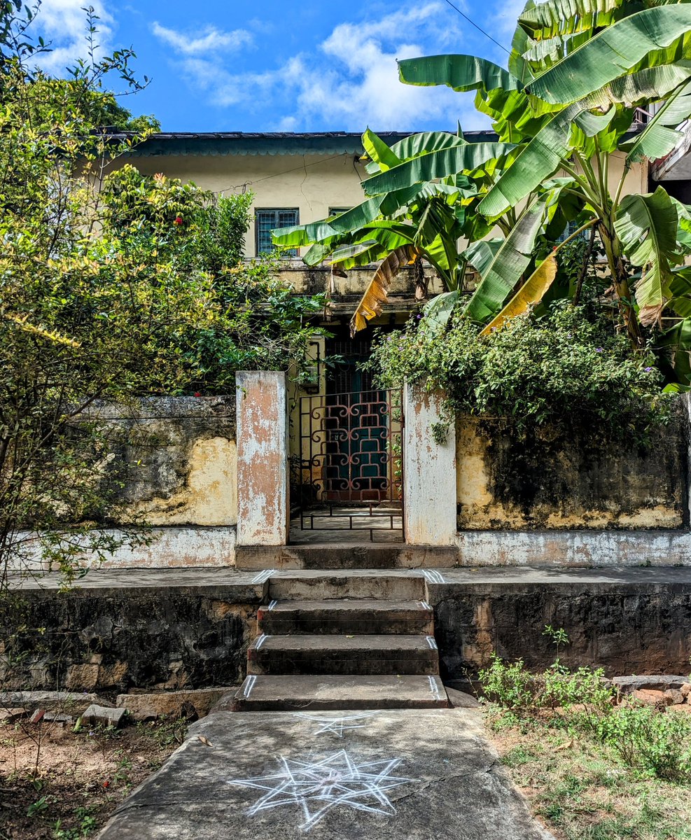 siri_mysuru's tweet image. Old world charm amidst a busy street.
#CandidMysuru