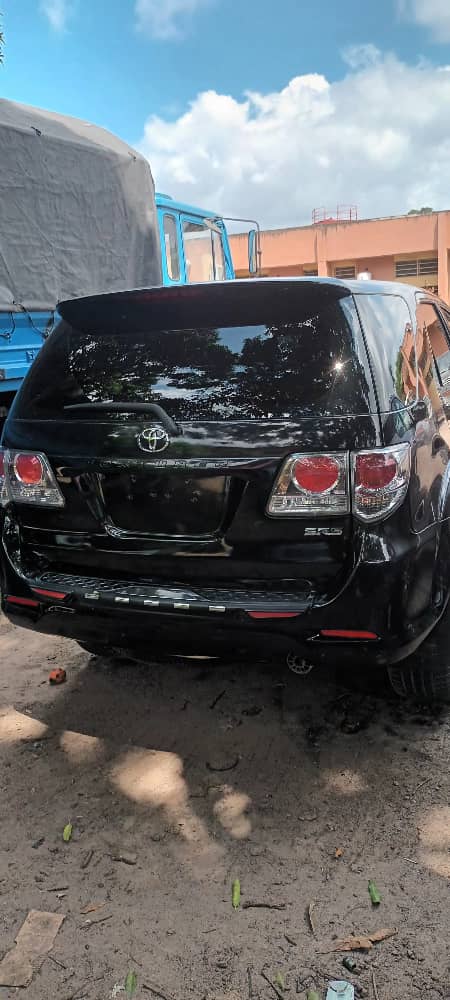 Servic1Car's tweet photo. Toyota fortuner sans plaque
Année de fabrication 2015
Climatisation impeccable
Essence automatique
4cylindre 
Prix 27000$ légèrement discutable
Happycarservice 🚗🚘 https://t.co/UR3A3Zrygl