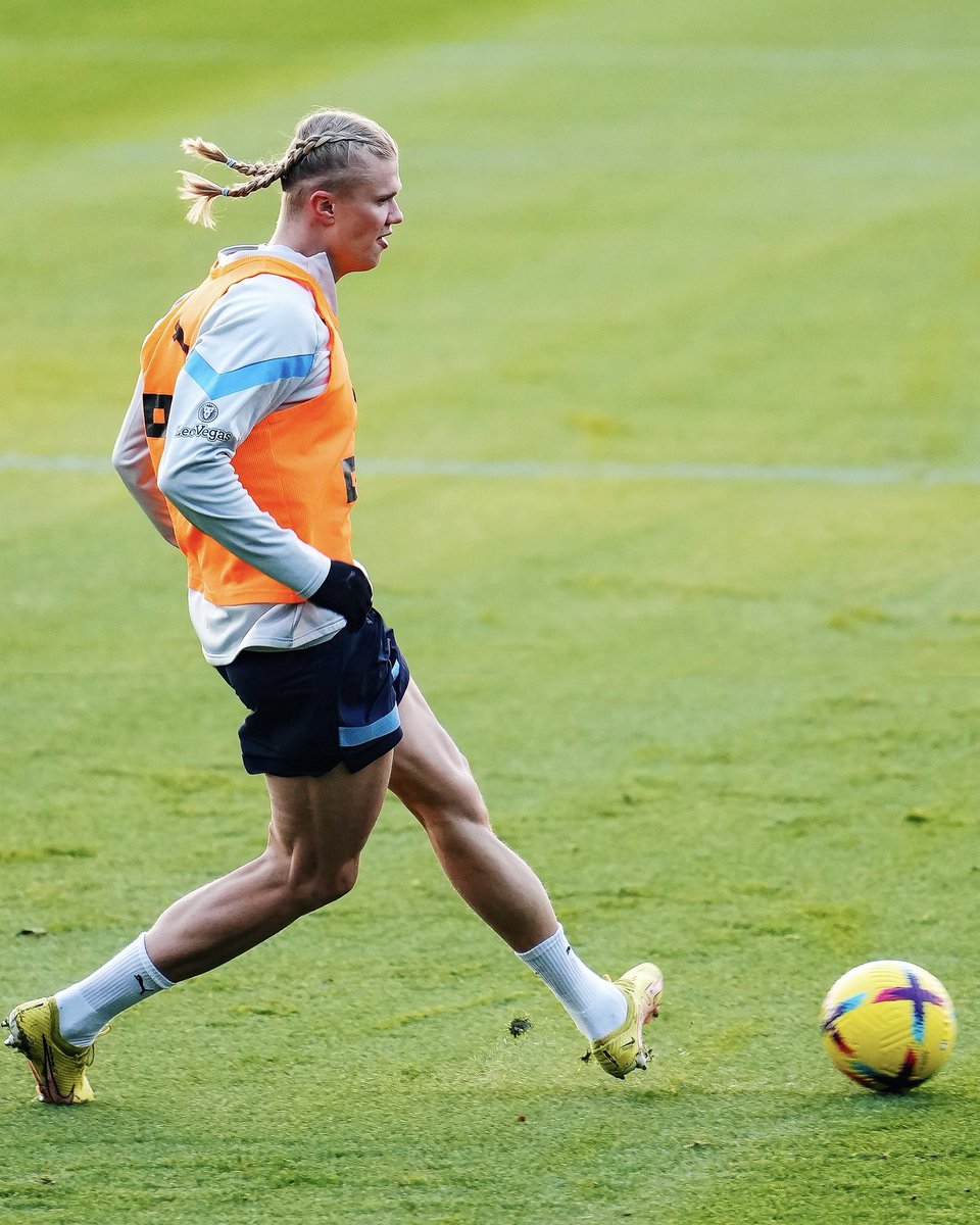 bolboleleven's tweet photo. Ini model rambut apa dah?
Haaland mah bebas..
.
#EPLReturn https://t.co/zSlKGWeYVB