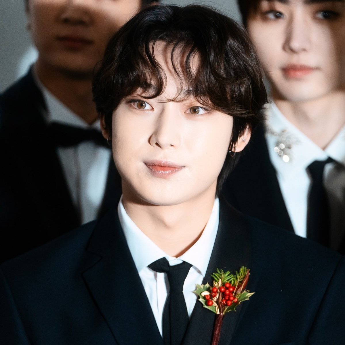 blckpnksn's tweet image. 2022 sbs gayo daejeon photo wall behind - thread #sunoo 

oh wow he's really beautiful