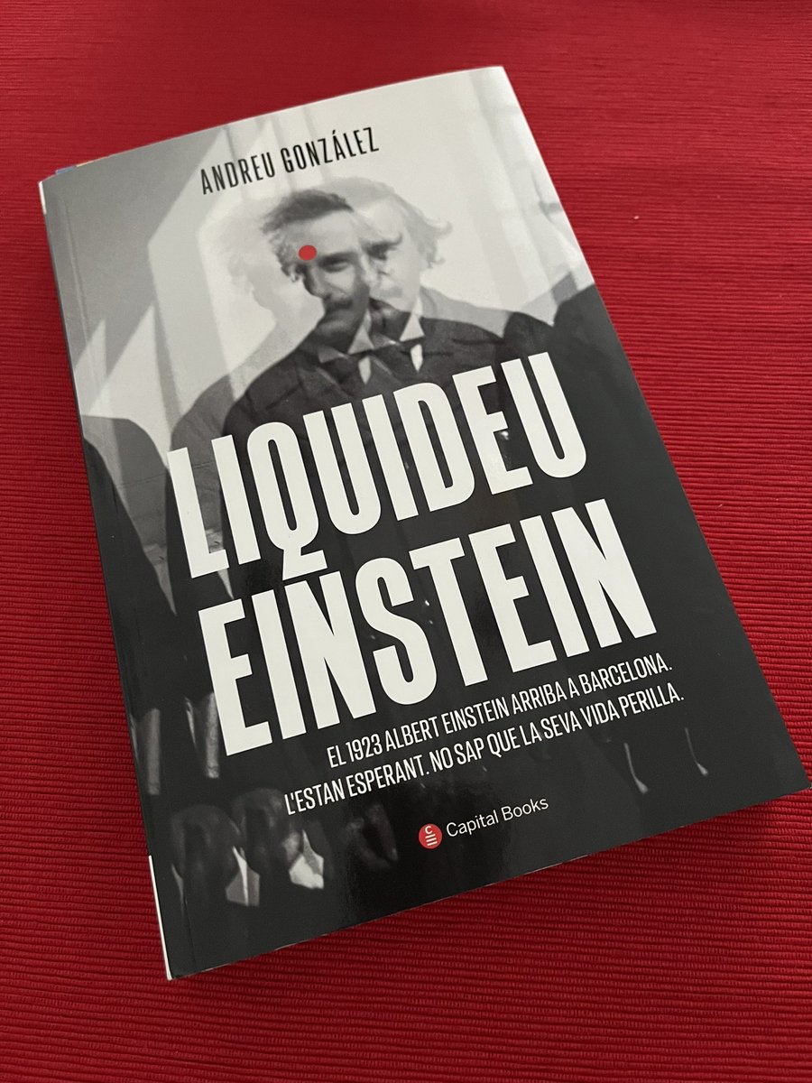 avazquezch's tweet photo. Einstein a Barcelona, mirant d’entendre els costums locals, als anys del pistolerisme. Confesso que el meu personatge favorit és Otto, a qui sempre m’imagino com l’Ignatius Reilly 😂 Ahir la vaig acabar: felicitats, @andreu_gonzalez 👌#LiquideuEinstein https://t.co/tAsQmTKPbo