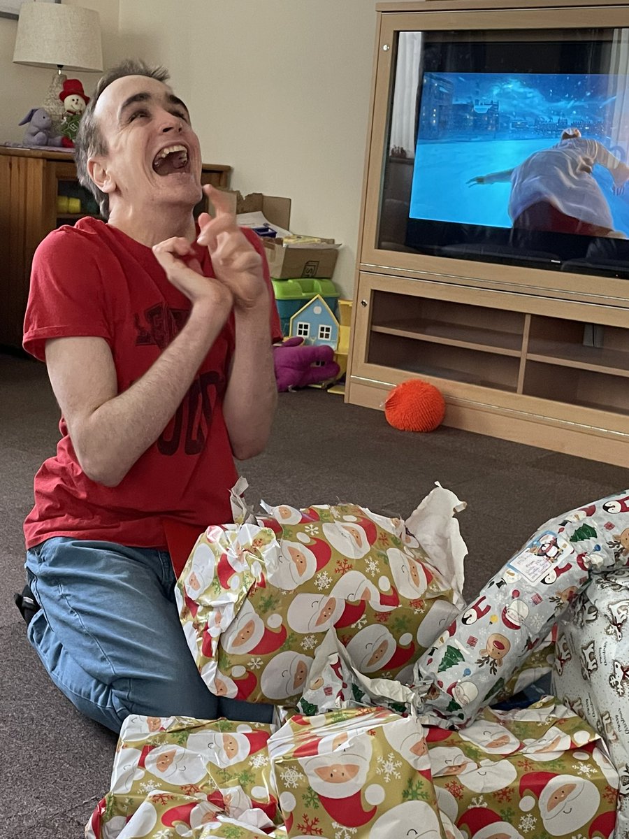 LorenaHall77's tweet photo. Christmas was lovely with my son, other half and doggy (latter can be spotted swimming in the sunset pic taken Christmas Day) 

Now back to finding a routine. #Lorenasphd https://t.co/VhnwgVn8Cj