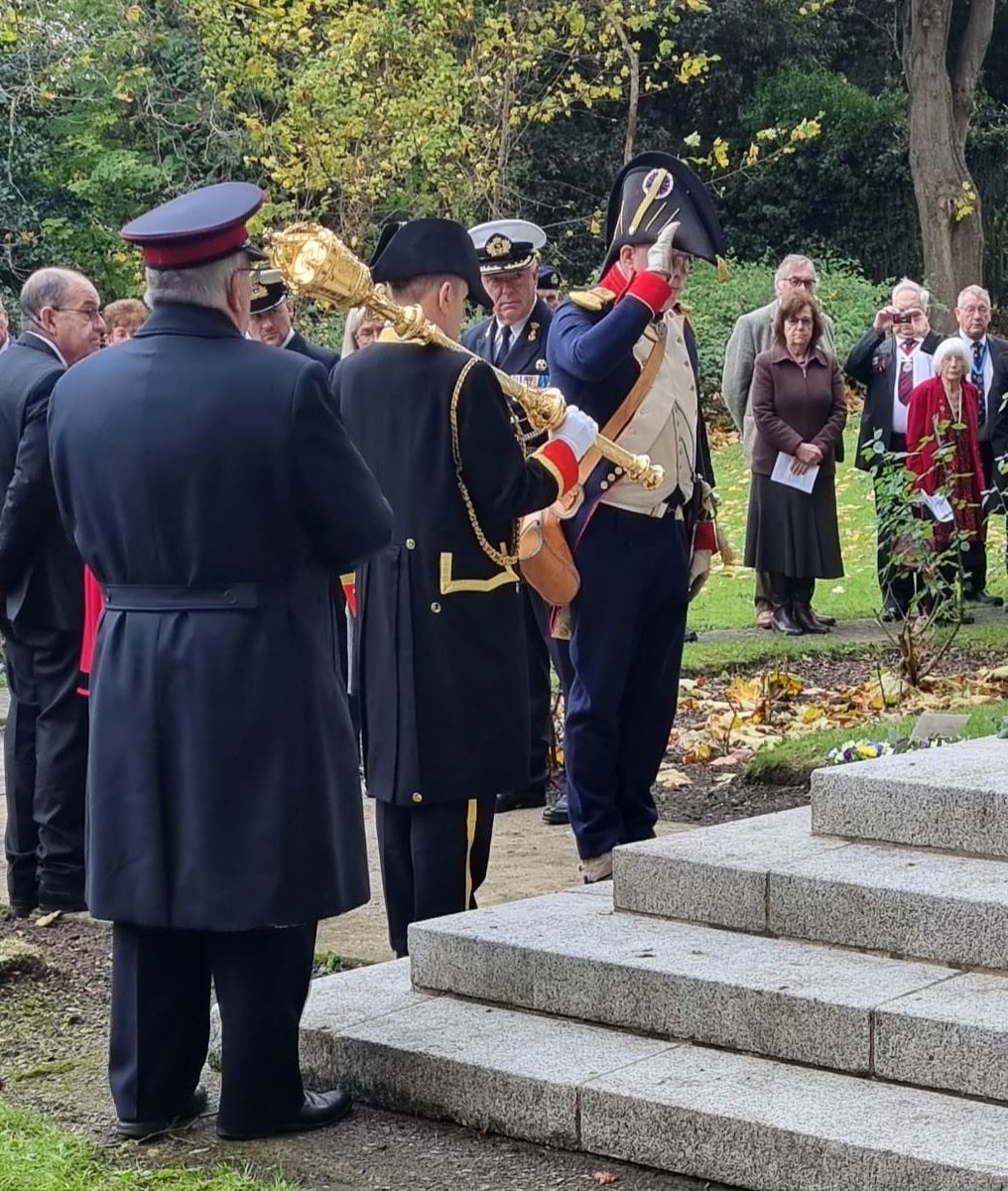45einfanterie's tweet photo. Last month we were at #Chatman for the memorial service for French Napoleonic soldiers who were died in the prison hulks.
Le mois dernier, nous étions à #Chatman pour le service commémoratif des soldats napoléoniens français morts dans les bateaux prisons. https://t.co/AL8P0s09D4