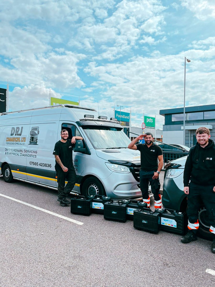 EclipseDiag's tweet photo. π Louis Dowson, Area Sales Manager at Eclipse, travelled to Luton earlier this year to train the team at DRJ Commercial on their two new Jaltest Commercial Vehicle diagnostics packages! π
#Eclipse #Jaltest #EclipseInAction #CommercialVehicle https://t.co/vEYmeM2wf2