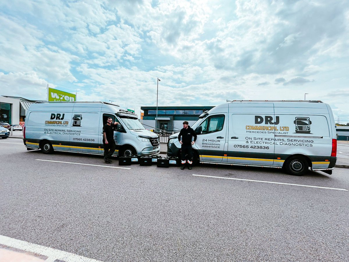 EclipseDiag's tweet photo. π Louis Dowson, Area Sales Manager at Eclipse, travelled to Luton earlier this year to train the team at DRJ Commercial on their two new Jaltest Commercial Vehicle diagnostics packages! π
#Eclipse #Jaltest #EclipseInAction #CommercialVehicle https://t.co/vEYmeM2wf2