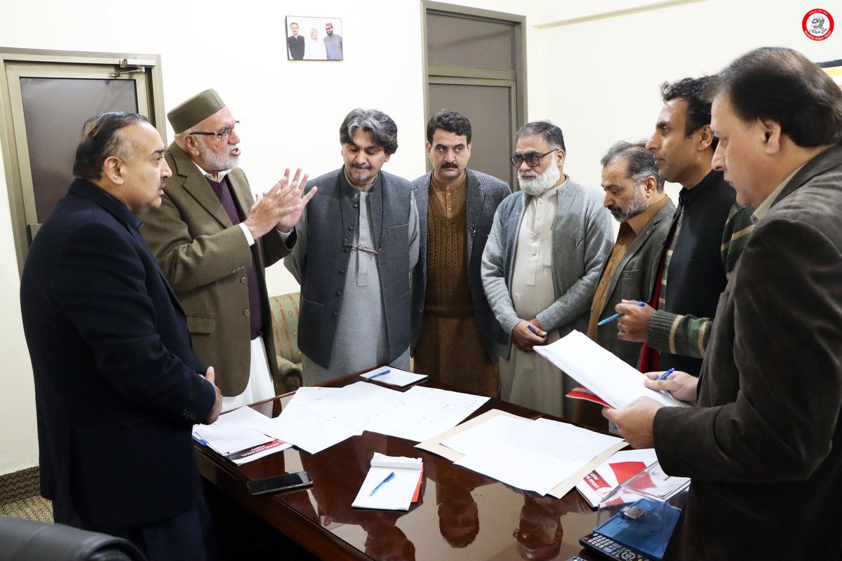 BKT_EF's tweet photo. اجلاس میں باچا خان کی برسی کے موقع پر سکول عمارت کا سنگ بنیاد رکھنے کا بھی فیصلہ کیا گیا۔ اس موقع پر انجینئر اعجاز یوسفزئی کو عمارت کی تعمیر کیلئے پراجیکٹ ڈائریکٹر جبکہ میاں محمد عاطف کو فوکل پرسن کے طور پر بھی نامزد کیا گیا۔
#BKT | #BKTEF https://t.co/rnOmohejlw