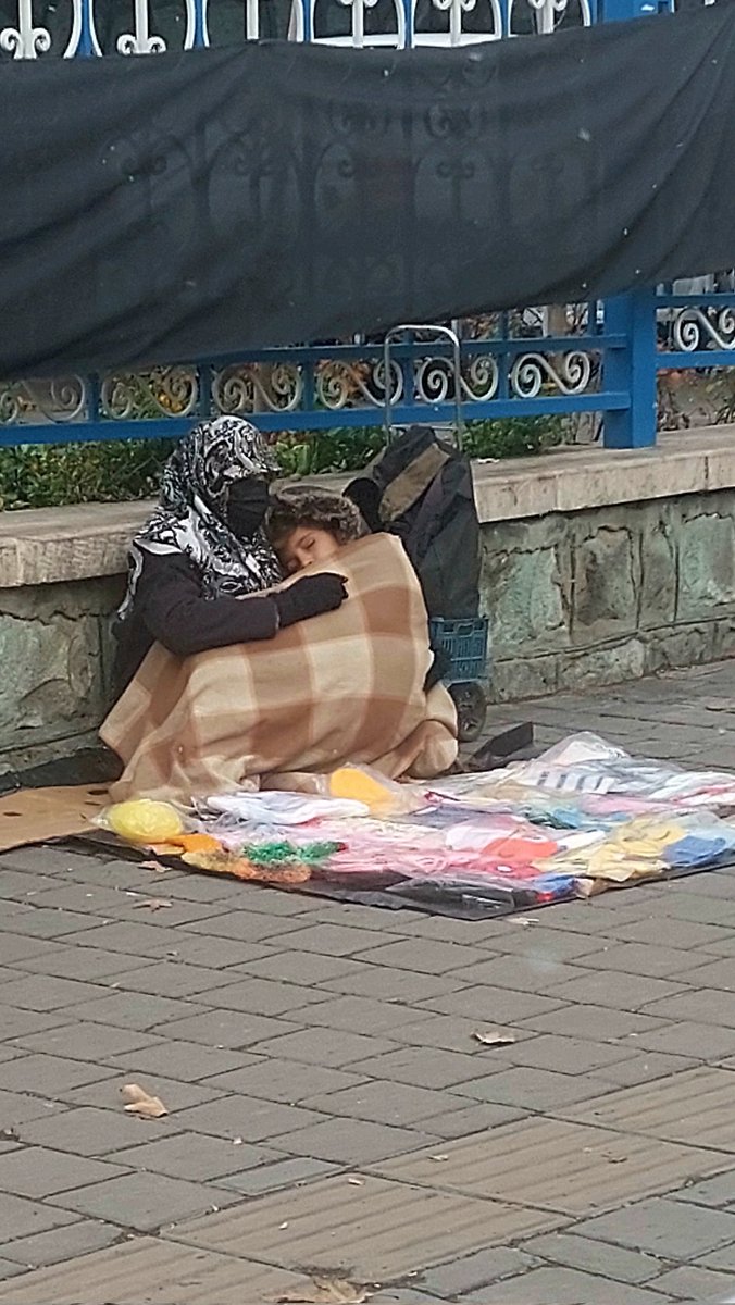 مملکت فاطمیتون اینه؟!
گریه برای پهلوی شکسته رو باور کنم یا سرمای وجود این مادر فرزند؟
#مهسا_امینی