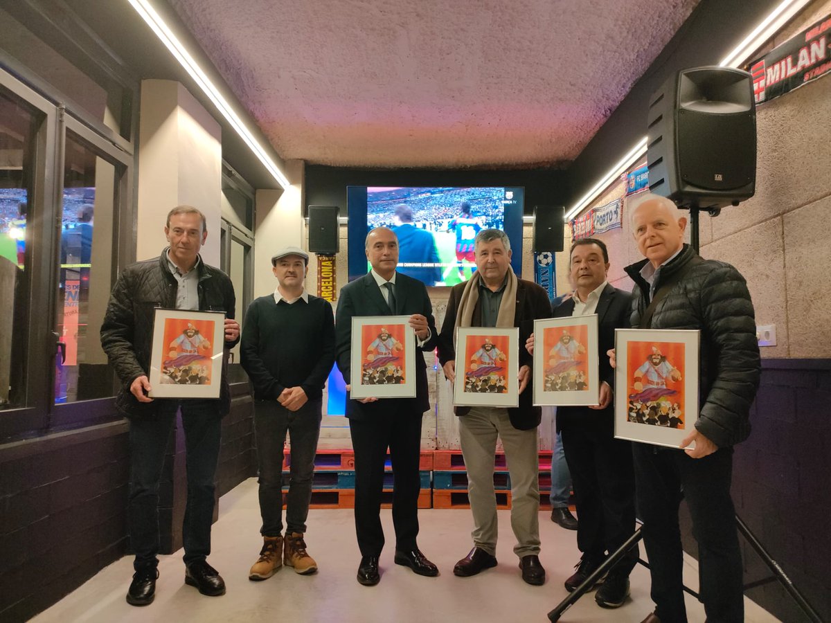 🏡 El 23 de desembre els <a href="/AlmoGarrotxins/">Almogàvers Garrotxins</a> van inaugurar la seva nova seu social!

🥰 Rafael Yuste, vicepresident del FC Barcelona, i Jesús Pont, membre de la Comissió Social van anar fins a Olot per acompanyar a la penya en aquest dia tan especial!

#BarçaPenyes