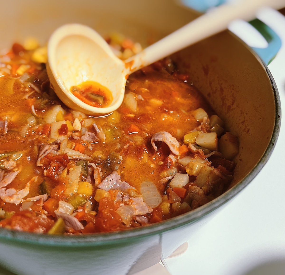 양배추를 좋아하지 않으시거나 토마토를 좋아하는 분께 추천하는 자취생 초간단 야채먹기용 스프!!! 매우 간단하고 맛있습니다 🤤 타래로 레시피 이을게요!