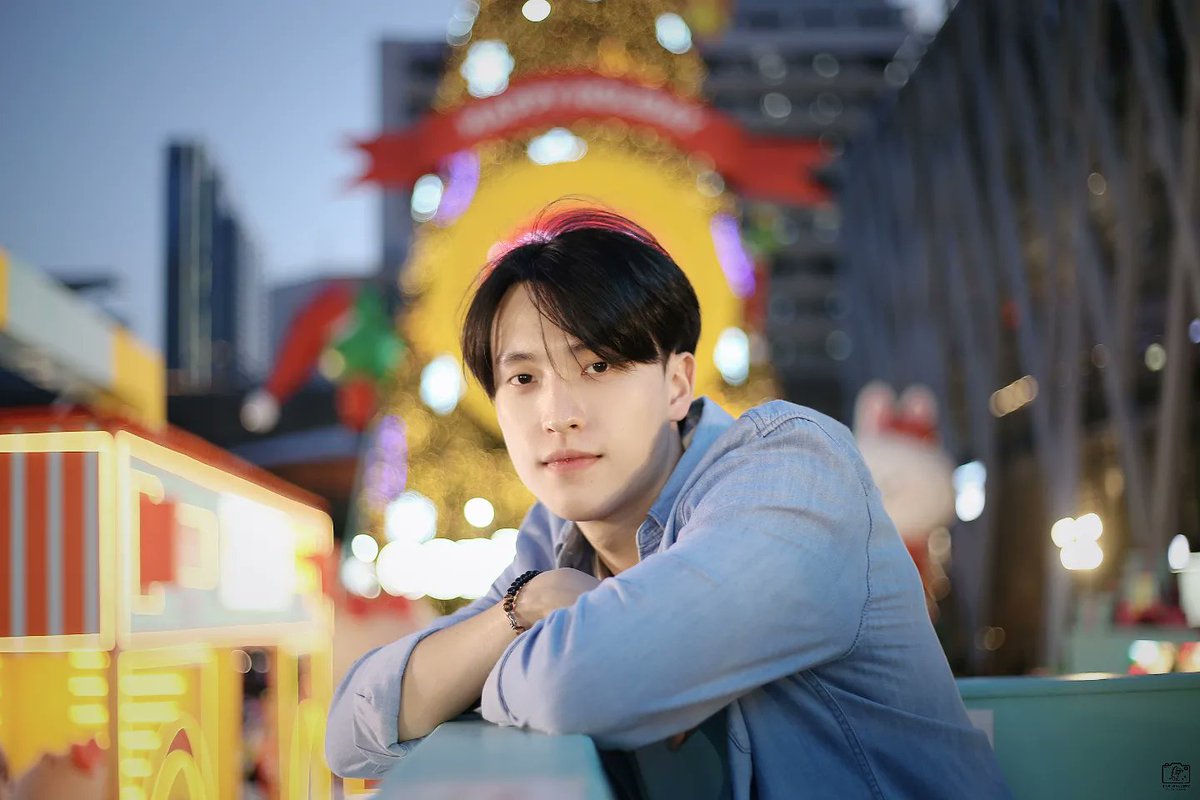 Gap_g_allery's tweet photo. :)
           Merry everything
                      and
              happy always.

                 🎄🎅🎉

#GapNarongkorn https://t.co/CYELNhperJ