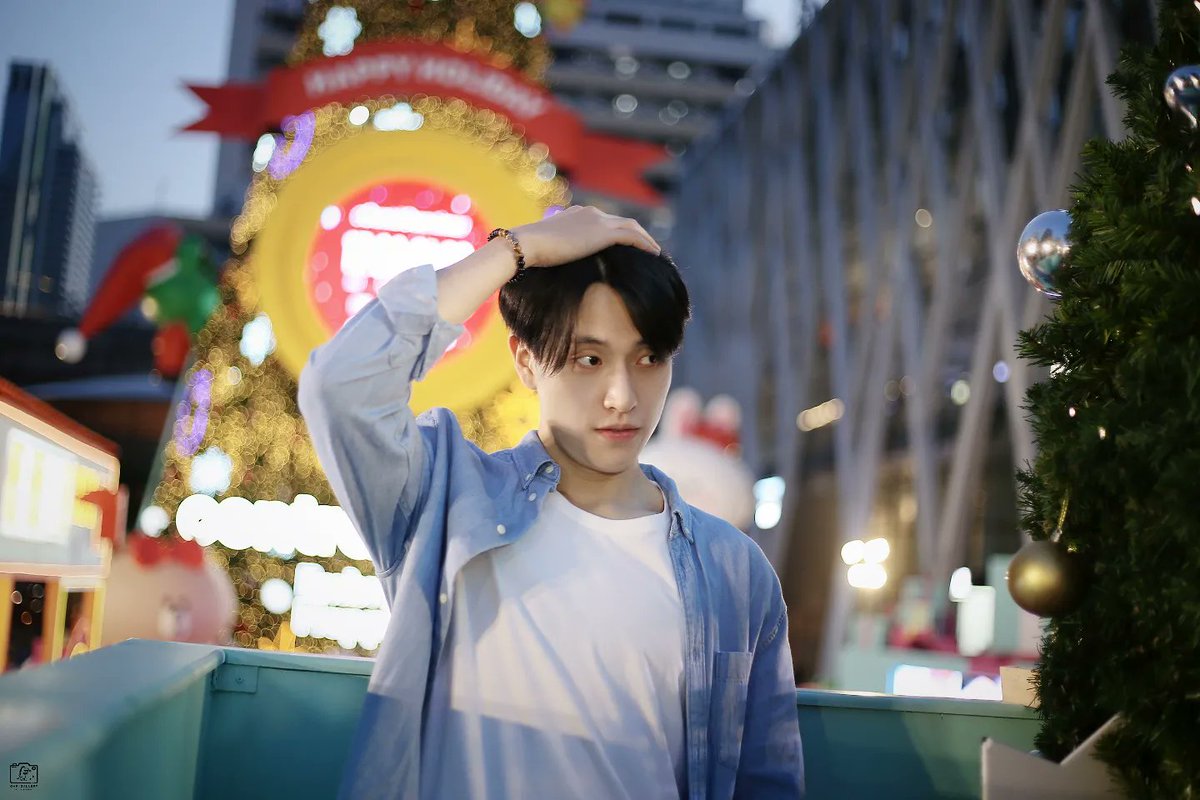 Gap_g_allery's tweet photo. :)
           Merry everything
                      and
              happy always.

                 🎄🎅🎉

#GapNarongkorn https://t.co/CYELNhperJ