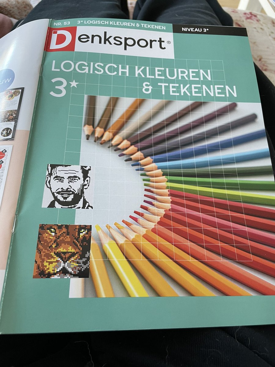 nicolerasmuss16's tweet photo. Het leukste puzzelkado wat ik in lange tijd heb gekregen, echt een aanrader voor mensen die van kleuren en werken met stiften houdenπ#kleuren #bezigzijn #puzzelen https://t.co/q7ZwdNvDuB