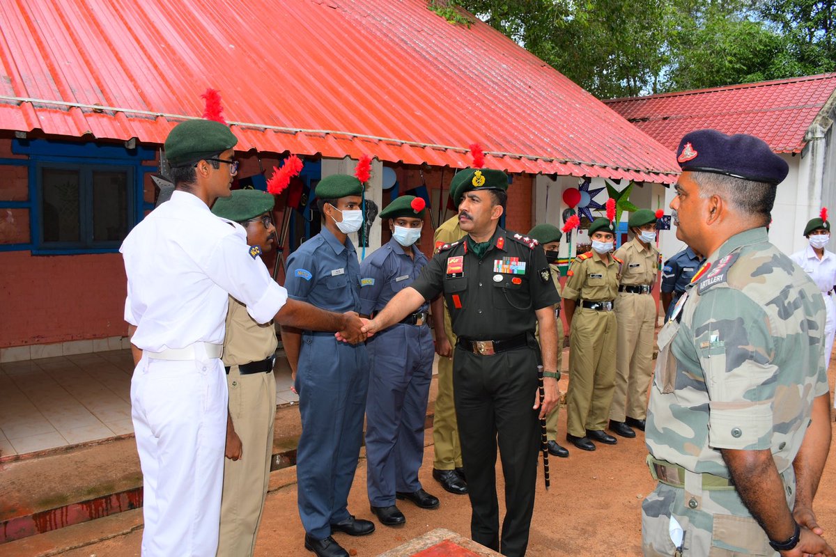 NCC_KER_LAK_DTE's tweet photo. RDC 2023
Brig Lalit Sharma, SC,SM, Station Commander Pangode Military Camp interacted and addressed the NCC cadets of Kerala and Lakshdweep Directorate who are to participate in the forthcoming Republic Day Camp 2023 at Delhi. He wished the Team All the Best For the Event https://t.co/QnatFF5Bs3