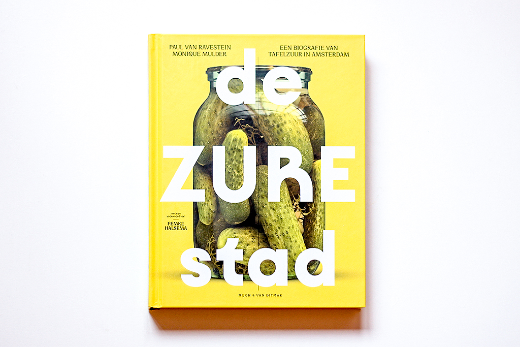 De zure stad dat is Amsterdam. In zuur komt de geschiedenis van het Amsterdamse zuur compleet aan bod. lauriekoek.nl/boekrecensie-d…