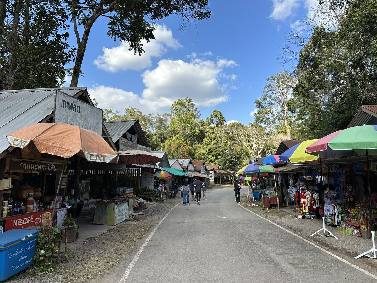 kafaak's tweet image. ตอนบ่ายแก่ๆ แวะไปน้ำตกศรีดิษฐ์ ขนาดน้ำน้อยนะเพราะเป็นหน้าหนาว แต่ก็ยังเรียกว่าสวย มาเพื่อถ่ายรูปได้ ค่าเข้าคนละ 20 บาท ค่าจอดรถ 30 บาท

#triptwt