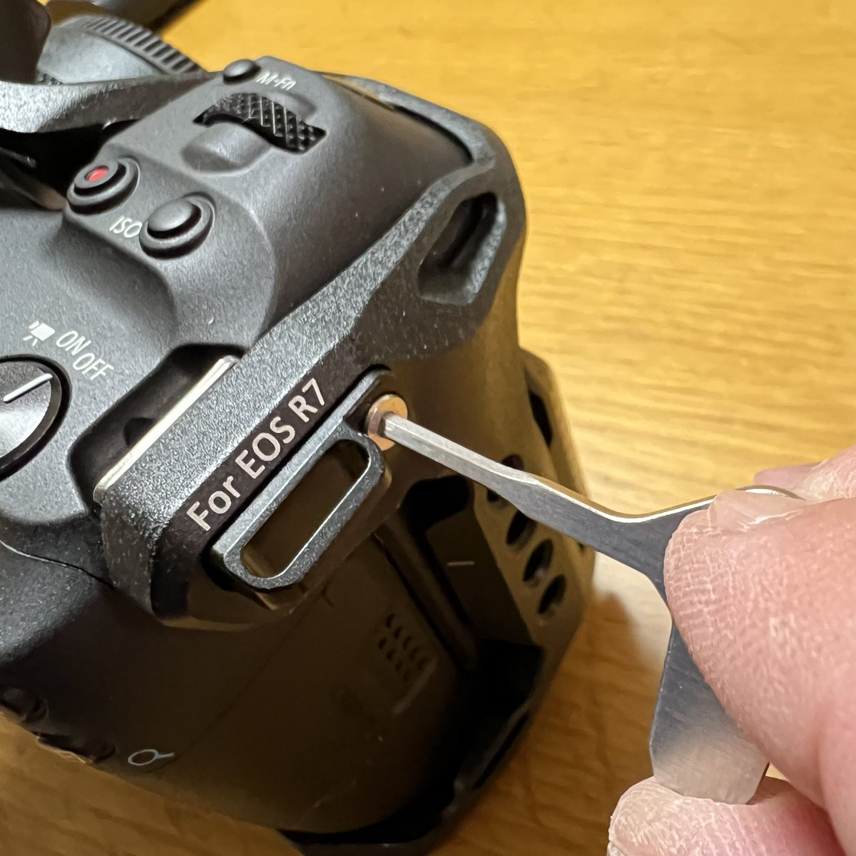 studioTAKA2015's tweet photo. #EOSR7 が届いた

早速 #smallrig でボディをガッチリガード

R6のSmallrigより、細部に進化を
感じた（個人的見解）

それはさておき…

R7の性能、楽しみ！

#canon
#eosr https://t.co/ZFAIXLYAiX