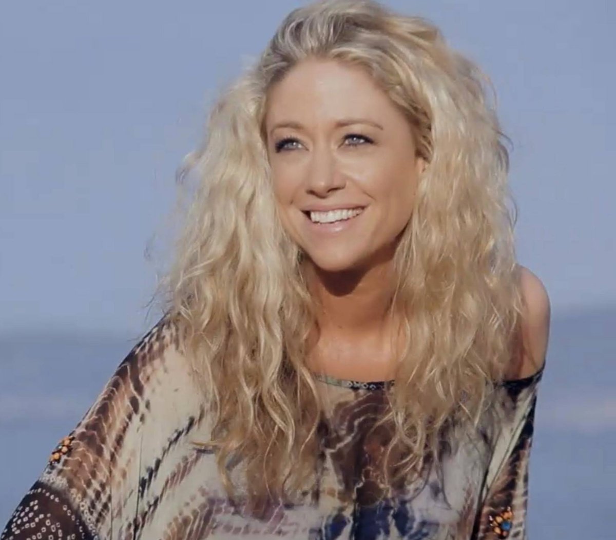 Miss Chatelaine JOY tweet media