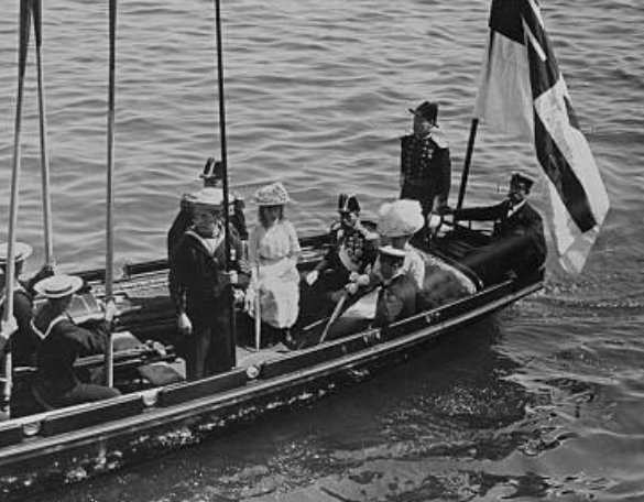 ejaleigh's tweet photo. King George V  and Queen Mary  arrive at Kingstown, later Dun Laoghaire near Dublin, during a visit to Ireland, July 1911. They are accompanied by the Prince of Wales (later Edward VIII) and Princess Mary, later the Princess Royal. https://t.co/U81p6PiZn8