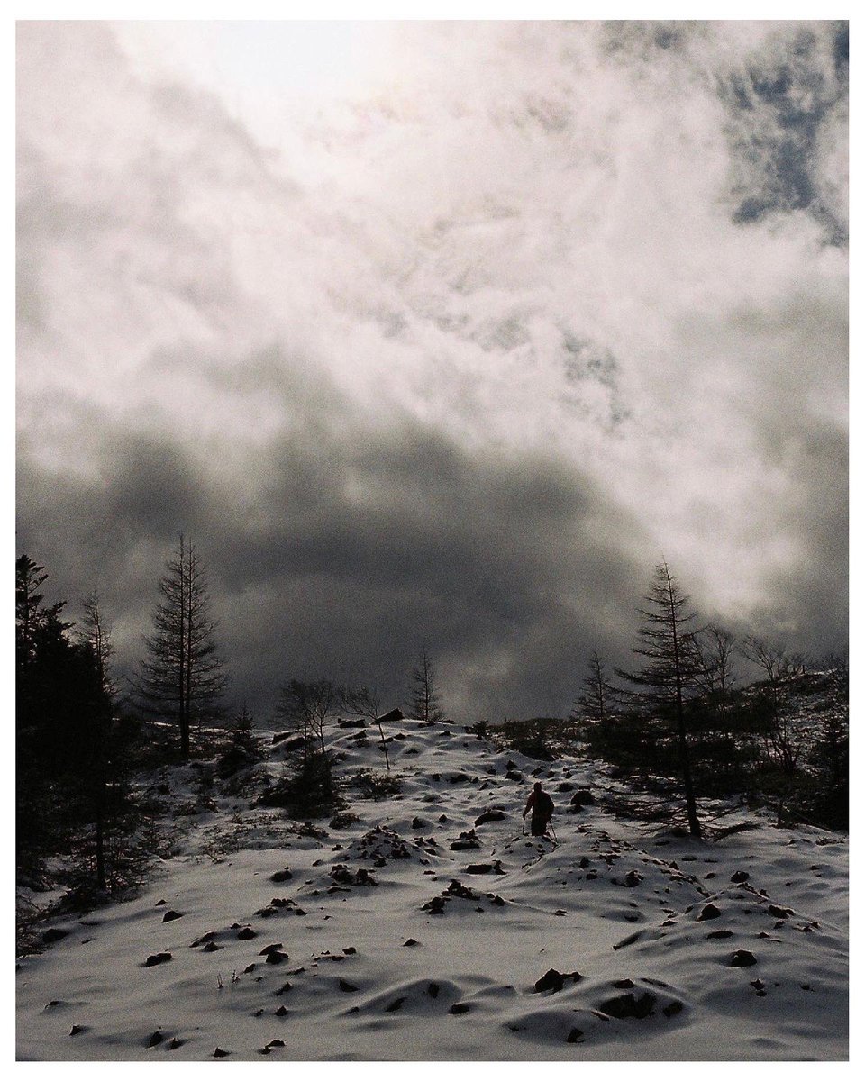 🗻

撮影でちょくちょく山に行けるようになったけど、来年はもっと山撮影が増えますように...。
#大菩薩嶺 #秩父多摩甲斐国立公園 #チャンプカメラ #parksprojectjapan #yamahack #filmphotography #analoguemountains #山とフィルム #alliseemag #lightzine #stademagazine #naturefilmed 

2022/Dec