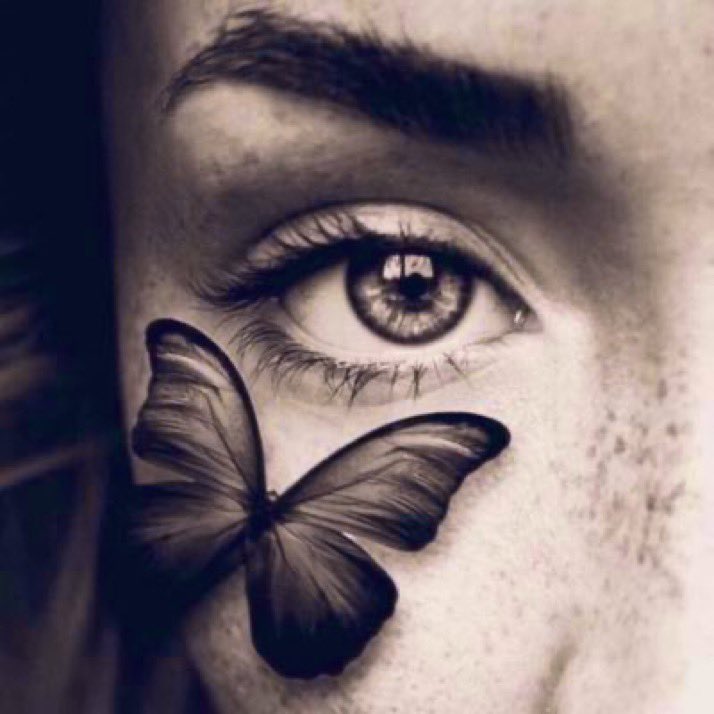 هي أنا #خاطره حبة مطر من ظهر الغيم، أنا تلك الروح العفوية المتسامحة مع نفسي و الآخرين، اعطيكم هنا جزء من كياني بأحرف يكتبها قلبي قبل يدي؛ هي خواطر إنسانة تعشق الورد و رائحة الياسمين الدمشقي ..