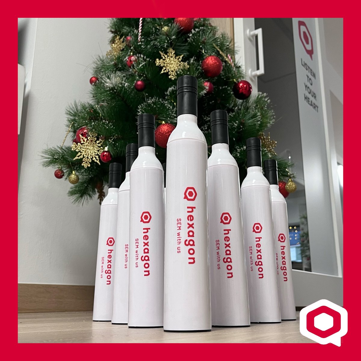 SemHexagon's tweet photo. No te ha tocado la loteria, pero aún puedes ganar nuestro #sorteo 🤪

𝟭𝟬 𝗿𝗲𝗴𝗮𝗹𝗼𝘀 𝘀𝗼𝗿𝗽𝗿𝗲𝘀𝗮, ¿serás capaz de acertar que es? Deslizando lo tendrás más claro, o no...

Participa:
✅  Síguenos
✅  Comenta que crees que puede ser este regalo sorpresa
✅  Haz retweet https://t.co/OfDukITC98
