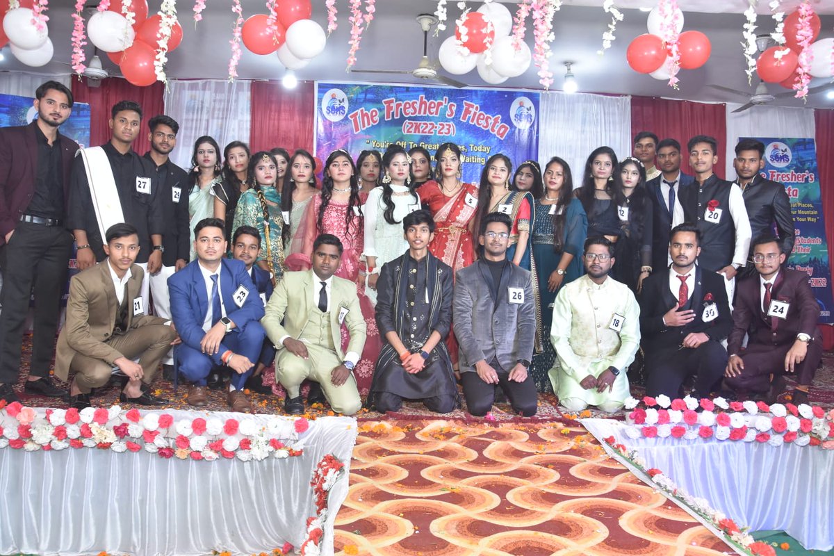 CollegeSchs's tweet photo. SCHS organized Fresher Party on 25 December 2022. Principal Shri Arvind Singh started the program by lighting a lamp garland. https://t.co/qMhtMZmShx