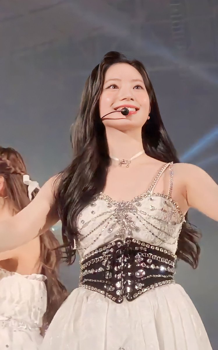 llldsunbae09's tweet photo. Onces begging Dahyun to go to sleep because she's still doing a Bubble live at 4am, even after performing at Psy's concert just a few hours earlier😂 https://t.co/2qQOGInMrz