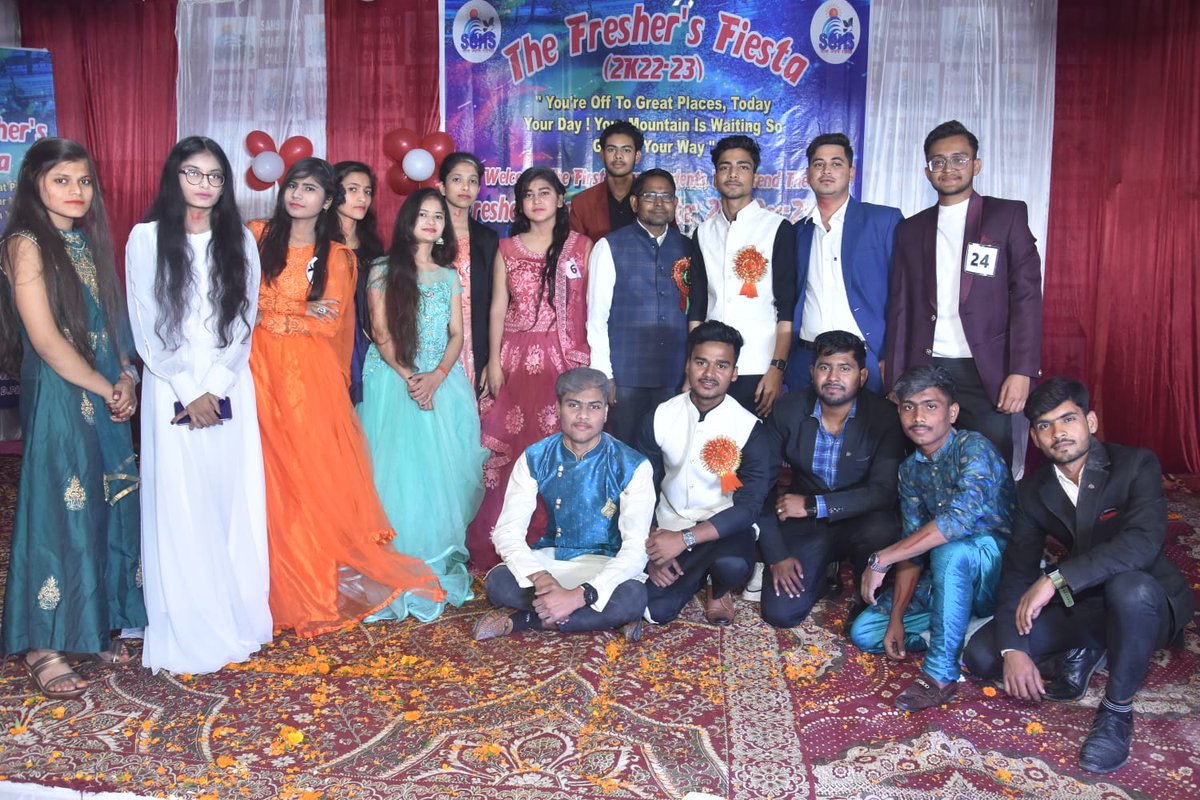 CollegeSchs's tweet photo. SCHS organized Fresher Party on 25 December 2022. Principal Shri Arvind Singh started the program by lighting a lamp garland. https://t.co/ND7AumzsXA