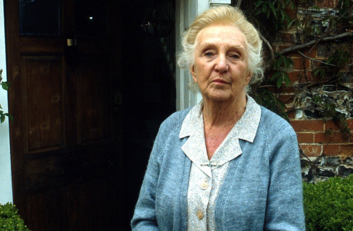 #OnThisDay in 1992: The final episode of Miss Marple, The Mirror Crack’d From Side to Side, was first broadcast on BBC One. #JoanHickson #MissMarple