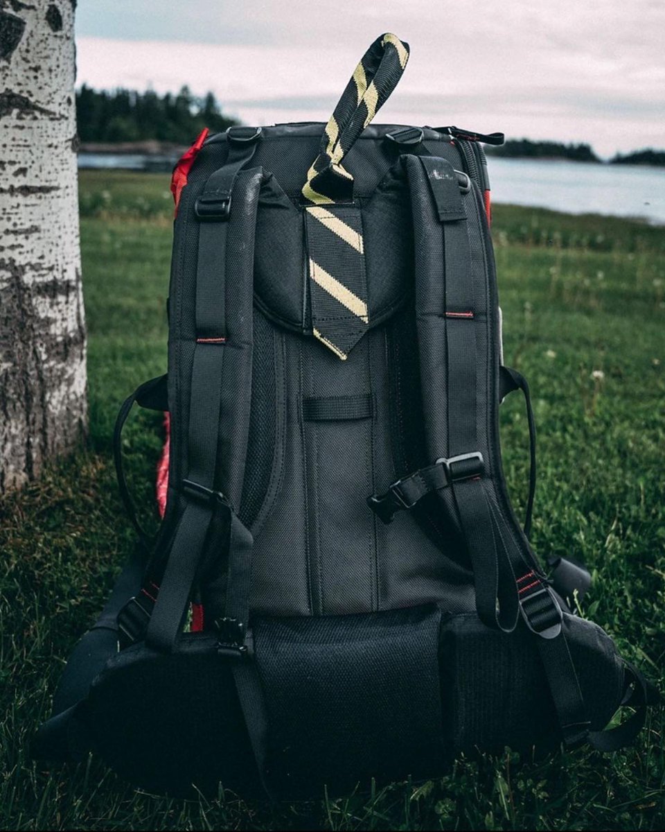 Uno zaino Dimatex EMS è fatto di tecnica , di rifiniture accurate, è verricellabile , ma anche un'occhio alla comodità per chi.... lo porta😀